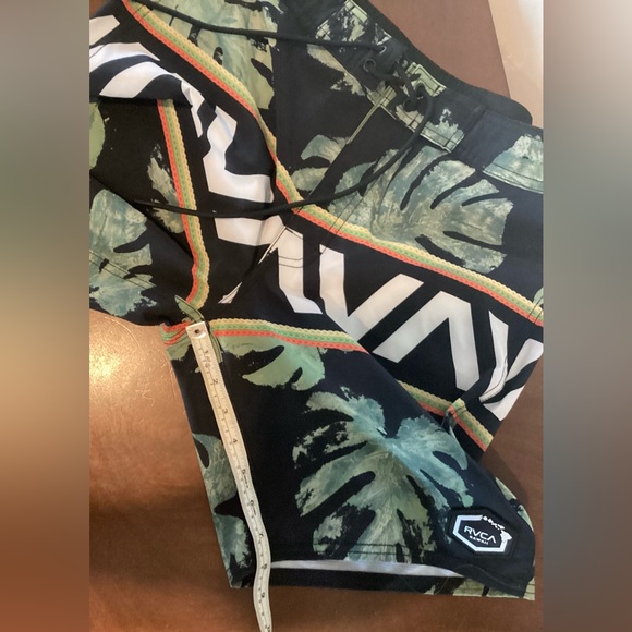 RVCA men’s board shorts swim boardshorts
Size 30 black green tropical - Picture 4 of 5